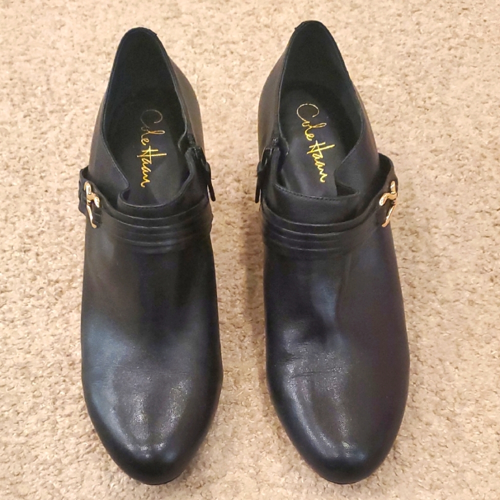 GUC Cole Haan Black Ankle Boots Sleek Leather Design Size 11